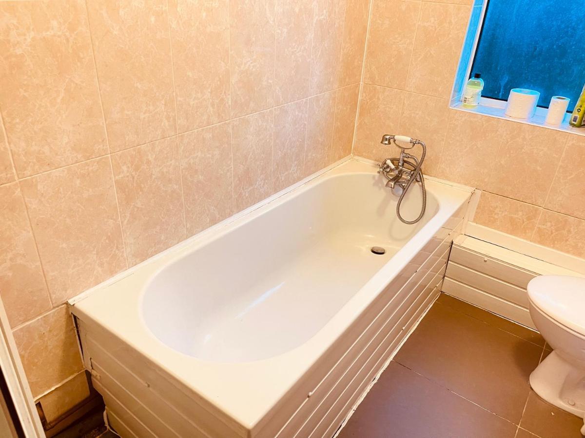 3 Bedroom Holiday House,Close To M6-Express Way To Centre Μπέρμιγχαμ Εξωτερικό φωτογραφία