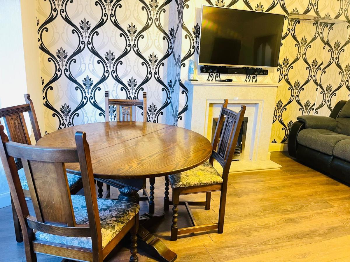 3 Bedroom Holiday House,Close To M6-Express Way To Centre Μπέρμιγχαμ Εξωτερικό φωτογραφία