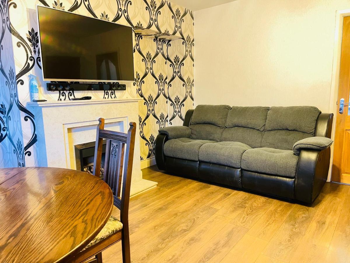 3 Bedroom Holiday House,Close To M6-Express Way To Centre Μπέρμιγχαμ Εξωτερικό φωτογραφία