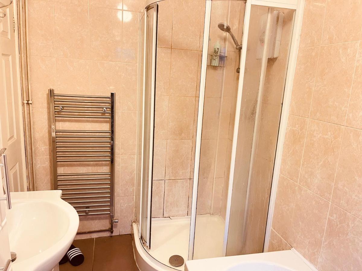 3 Bedroom Holiday House,Close To M6-Express Way To Centre Μπέρμιγχαμ Εξωτερικό φωτογραφία
